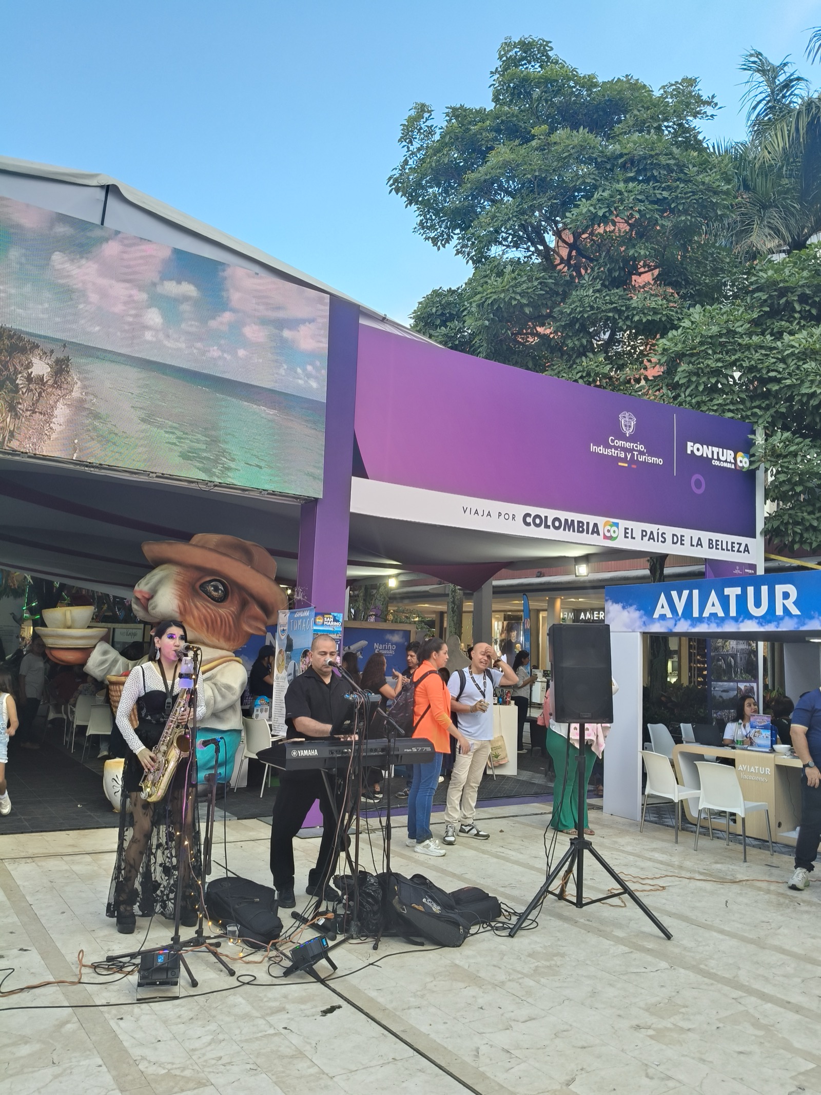 Música en vivo con saxofón