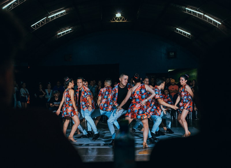 Bailarines de salsa caleña en vivo